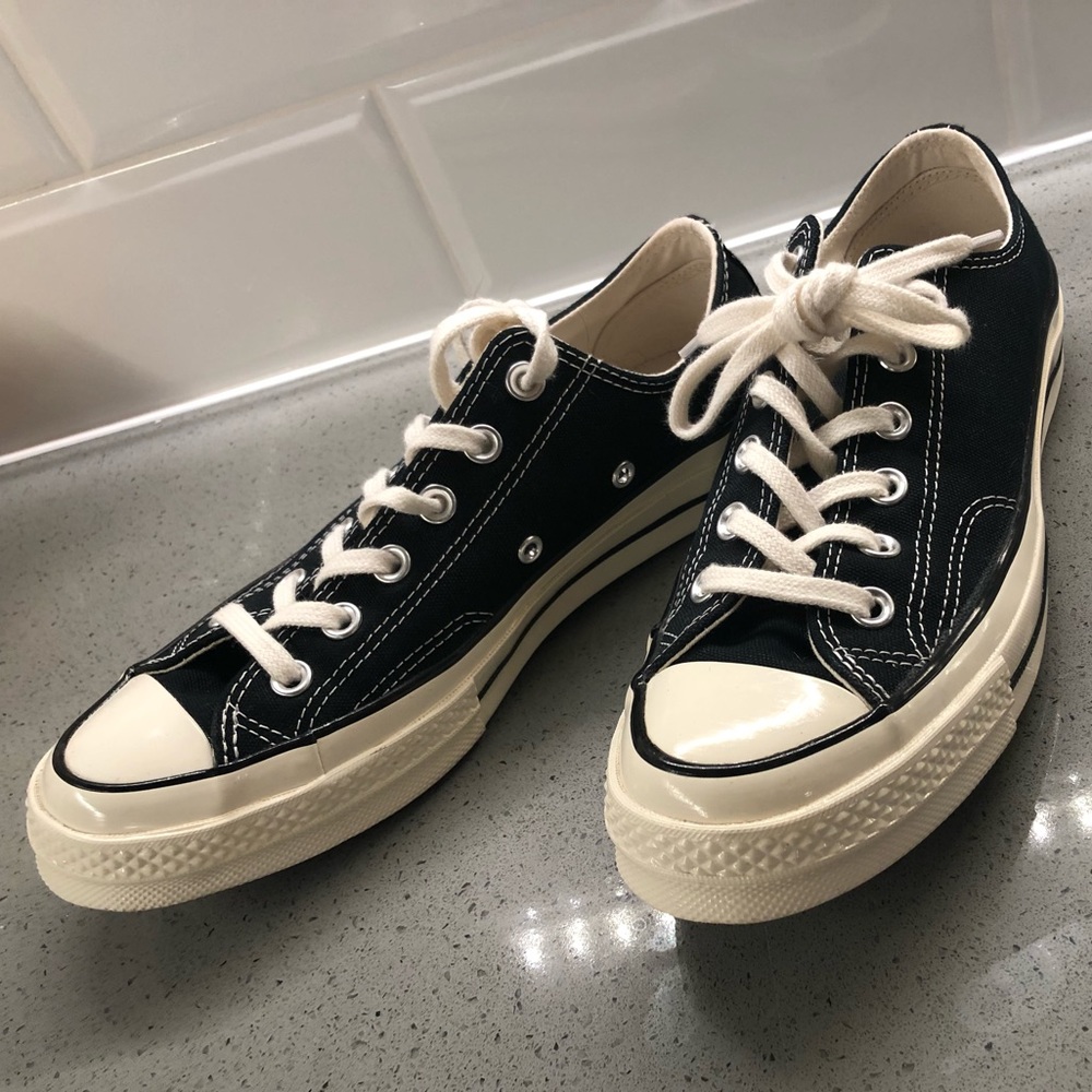 CONVERSE • All Star, Chuck’s•• Like BRAND NEW